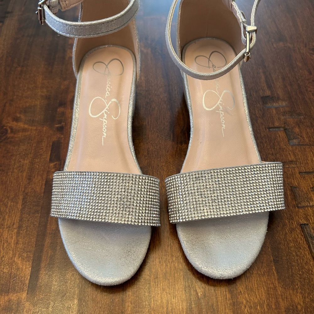 Jessica Simpson Girls Pearl Stone Dress Heel in Silver